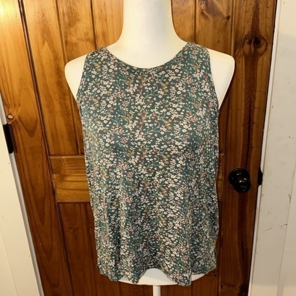 American Eagle feminine soft floral tank top size M